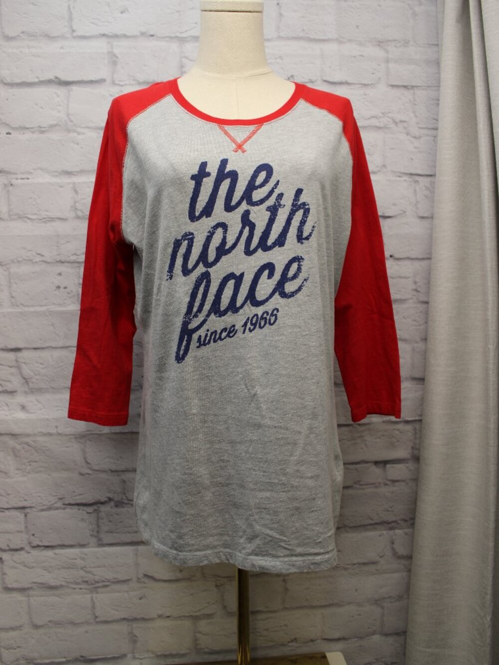 The North Face Women's Large Red Gray Quarter Sleeve Raglan Baseball Tee